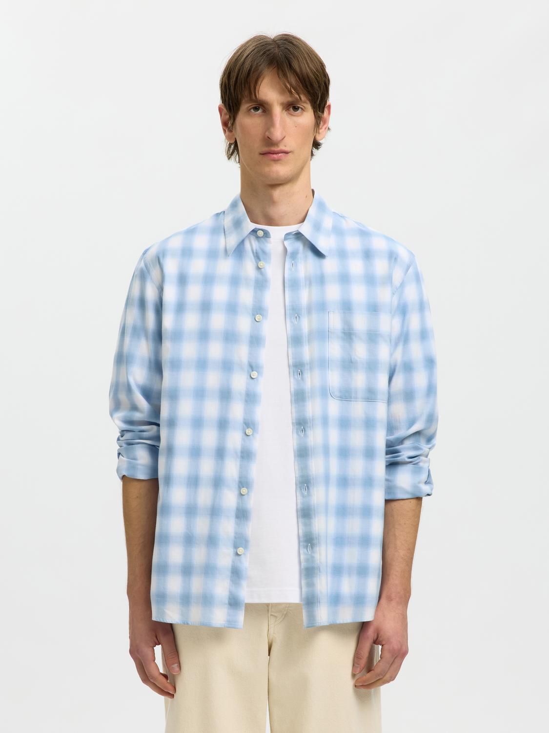 model_shot-front